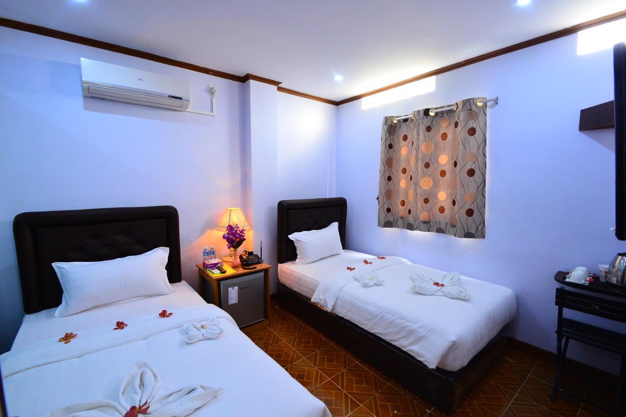 Woodland Hotel Yangon Extérieur photo