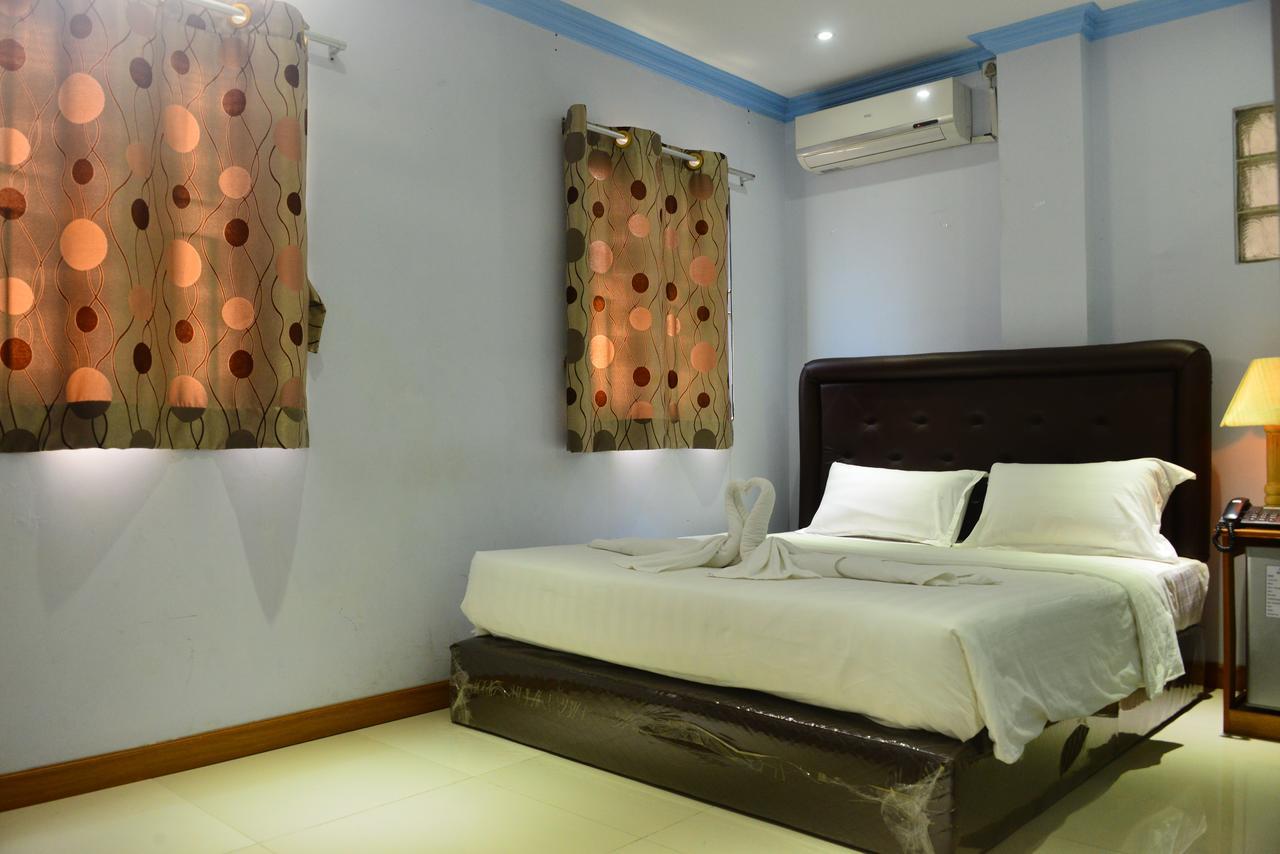 Woodland Hotel Yangon Extérieur photo