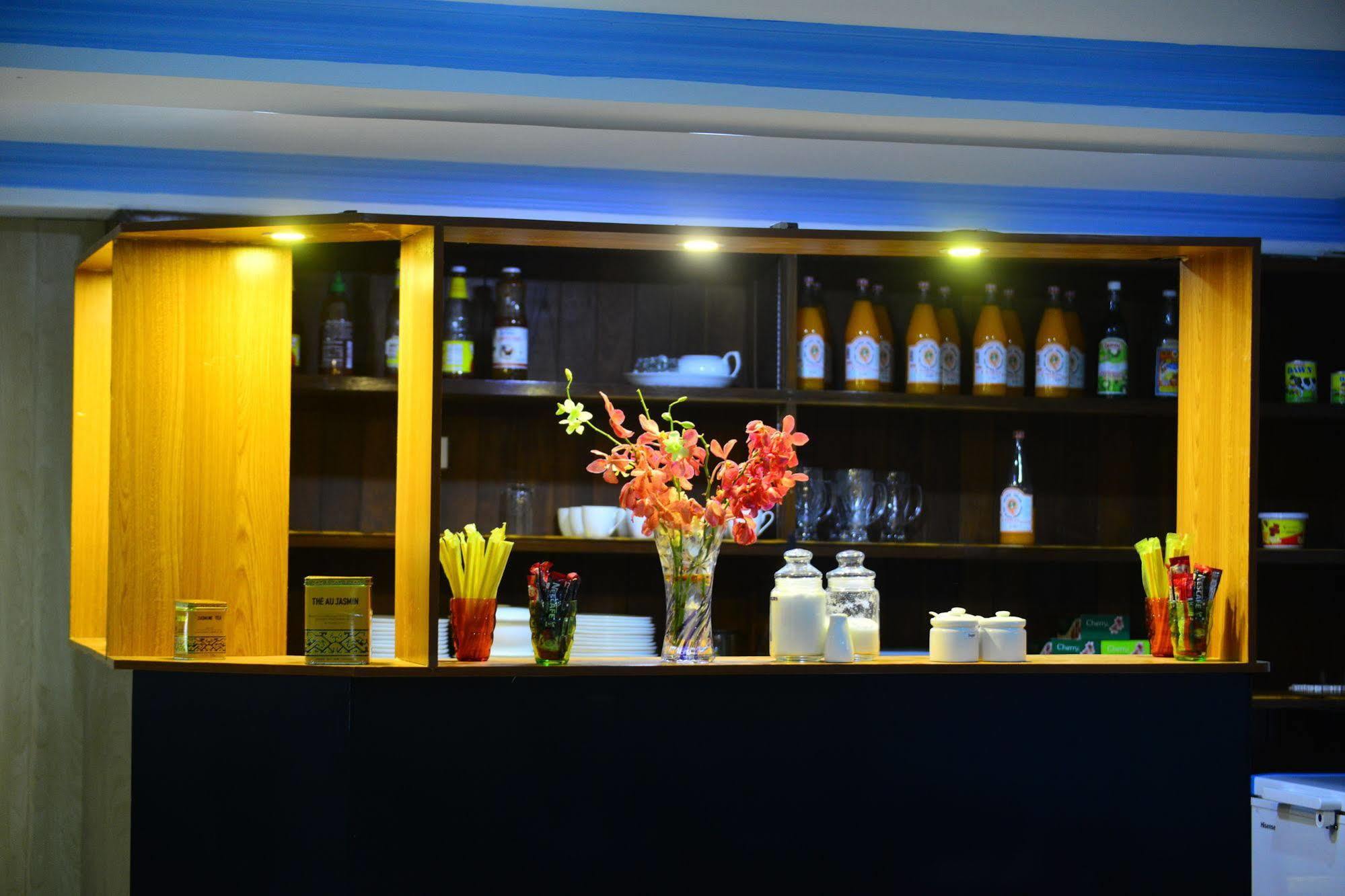 Woodland Hotel Yangon Extérieur photo