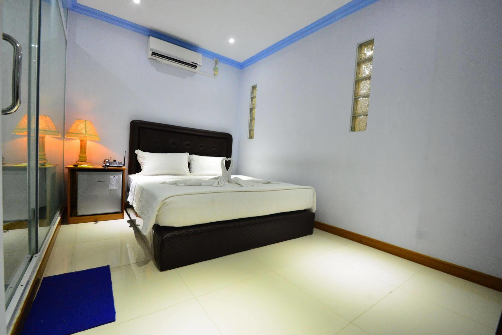Woodland Hotel Yangon Extérieur photo