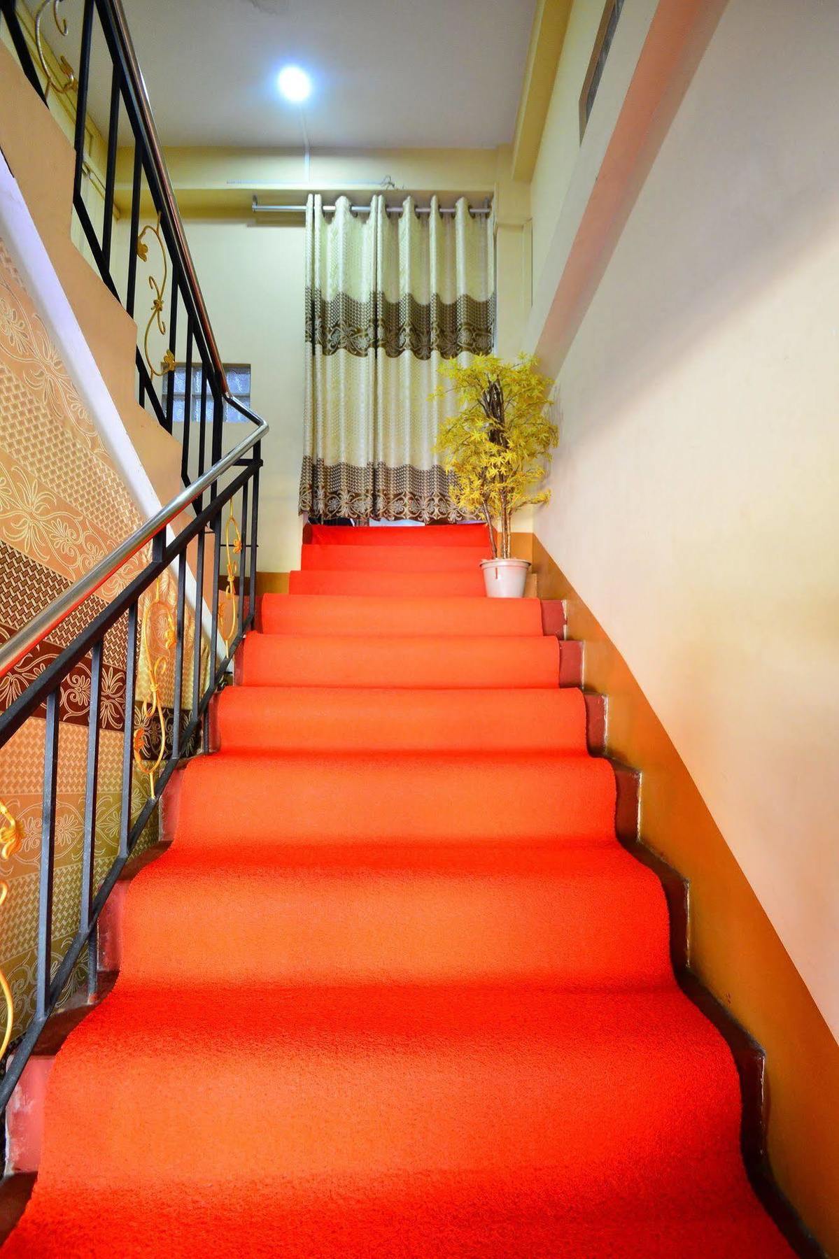 Woodland Hotel Yangon Extérieur photo